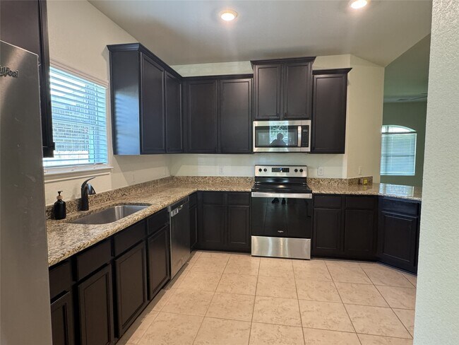Building Photo - 21326 Echo Manor Dr