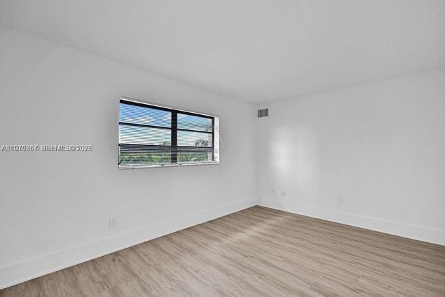 Building Photo - 2201 Brickell Ave