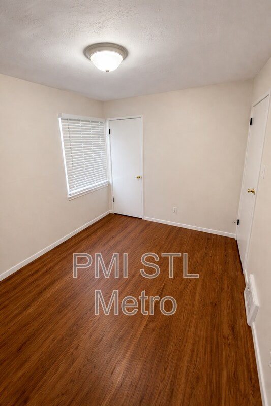 Building Photo - 10327 Renfrew Dr