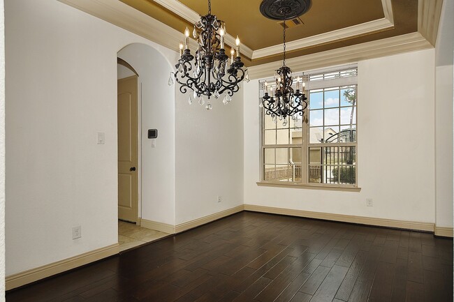 Building Photo - 27 Tioga Pl