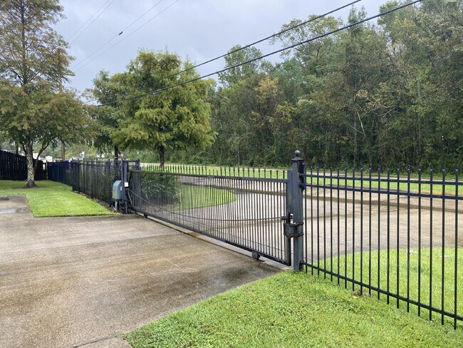 Building Photo - Lake Edge Too Condos – Unit 3A, 1 Bedroom - 1 Bath Condo