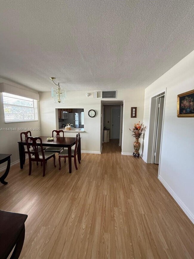 Building Photo - 4025 N Federal Hwy