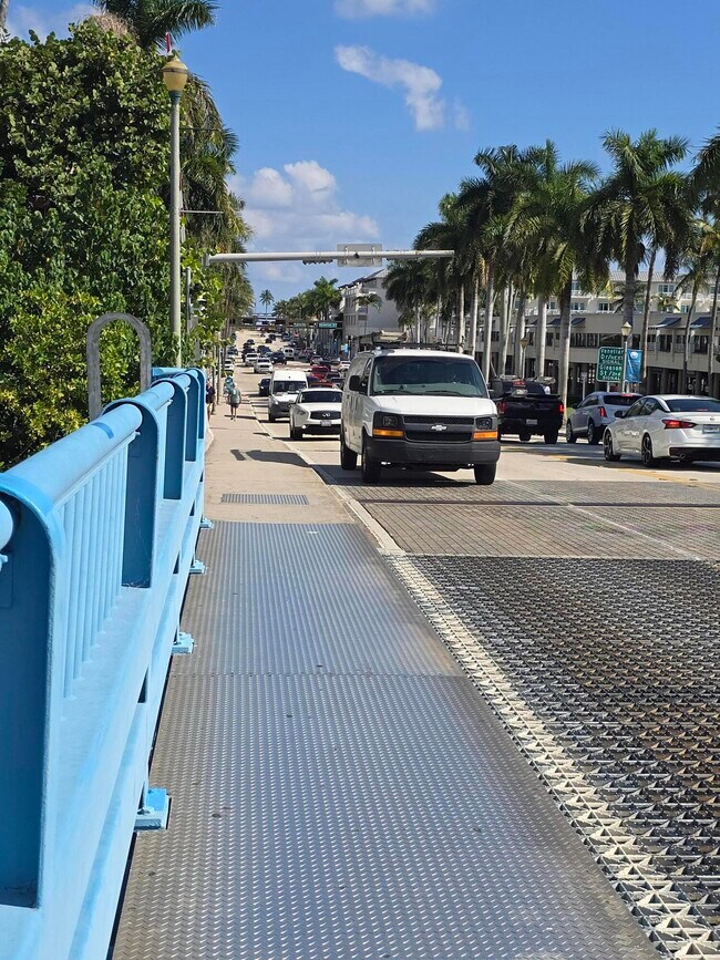 Building Photo - 60 Venetian Dr