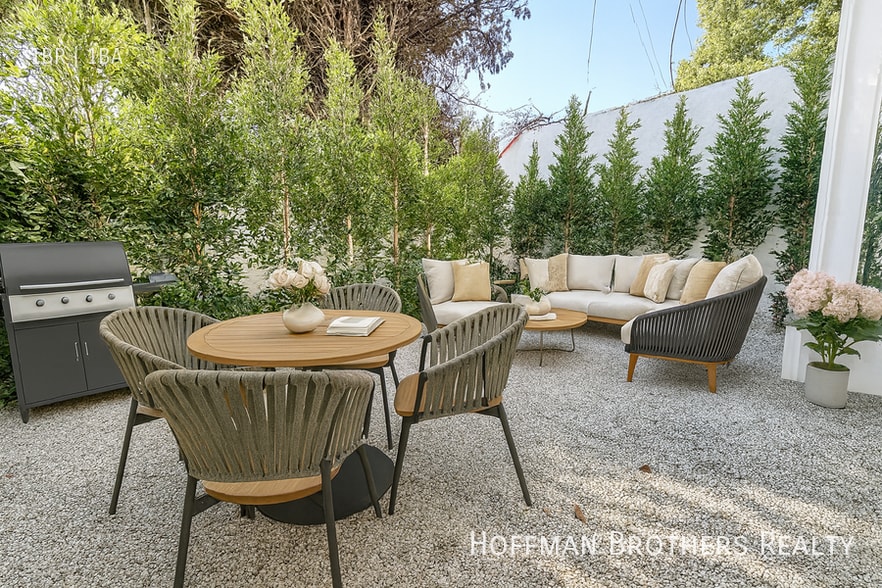 Building Photo - 1249 1/4 N Beachwood Dr