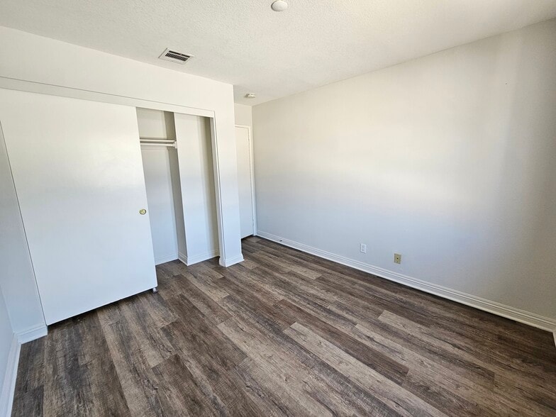 Building Photo - 1417 S Marguerita Ave