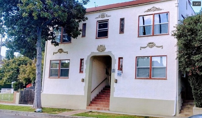 Building Photo - 4437 Ambrose Ave
