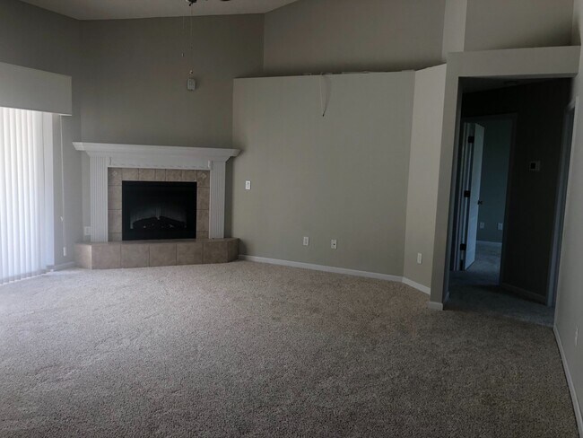 Building Photo - Spacious Home on a Beautiful Lot in a Quiet Neighborhood! *SPECIAL: 1/2 OFF 1st Month + Military ...