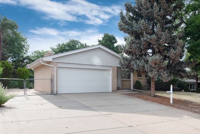 Building Photo - Vintage 5 bed Home in Green Mountain Estat...