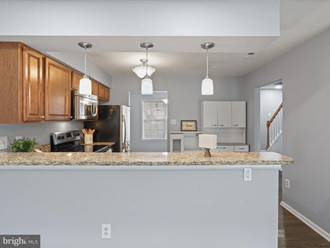 Building Photo - 303 Mayfair Pl
