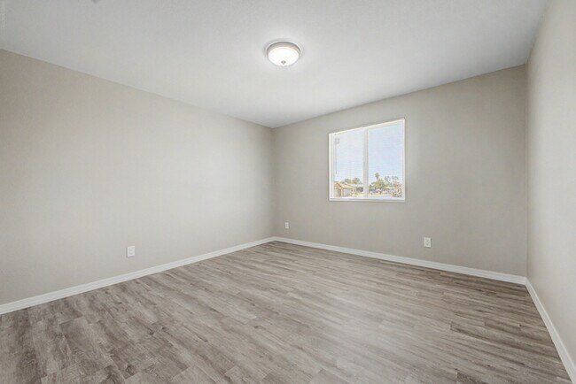 Building Photo - Single Family