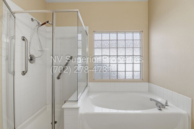 Building Photo - SE!! 4 Bedrooms!! Single Story!!! 3 Car Garage!!! Gated!! Water Conditioner!! All Appliances!!! F...