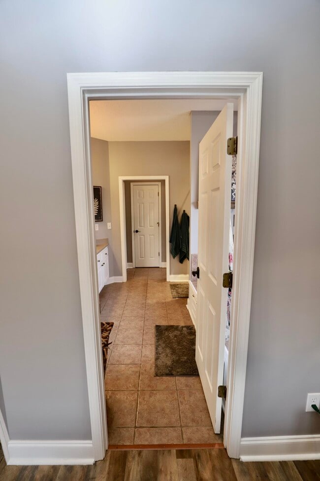 Building Photo - 1855 Beachforest Way