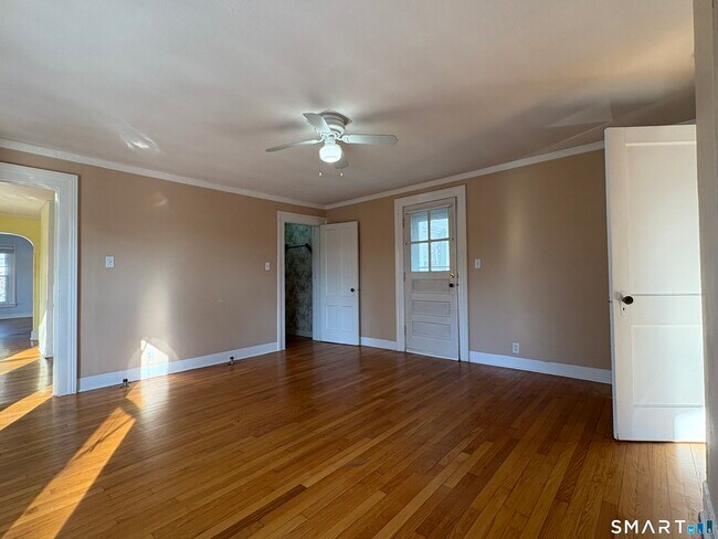 Building Photo - 10 High St