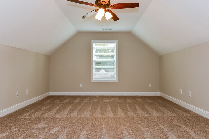 Building Photo - 320 Woodland Ridge Cir