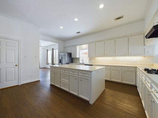 Building Photo - 5627 Winsome Ln