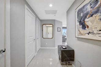 Building Photo - 315 NE 3rd Ave