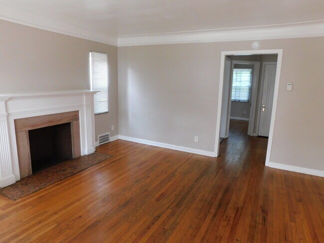 Building Photo - Move In Ready Brick Ranch