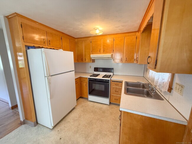 Building Photo - 541 Burritt St