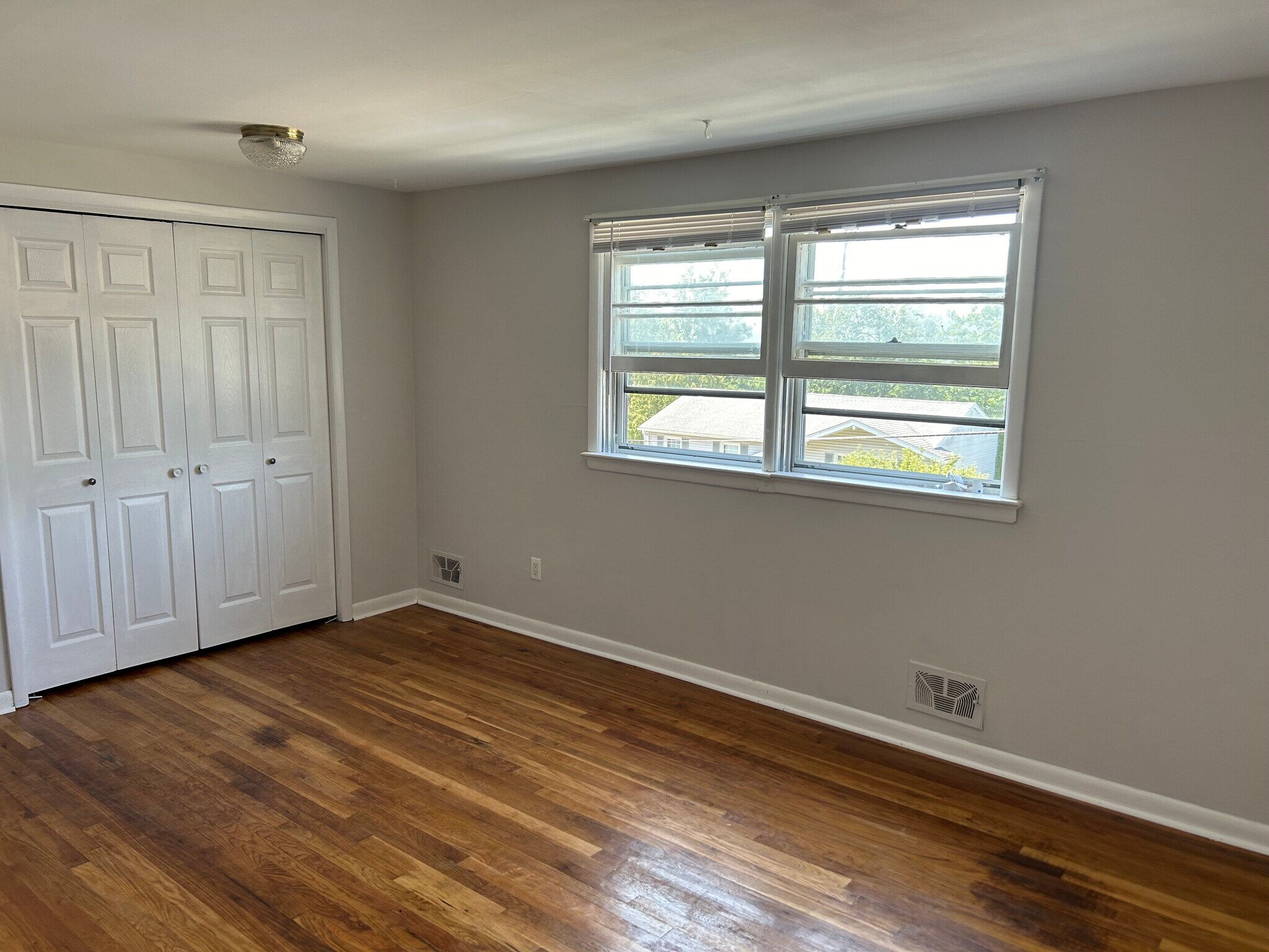 Bedroom 2 with 2 walk-in closets - 14 Borman Dr