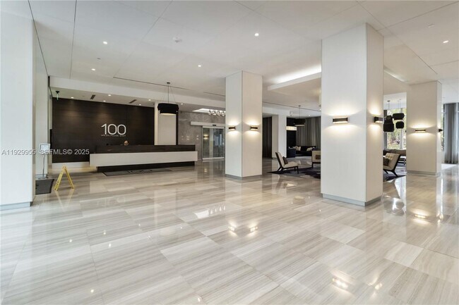 Building Photo - 100 Bayview Dr