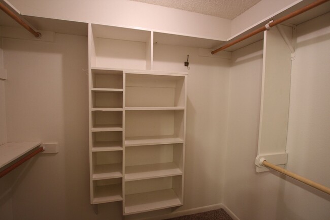 Building Photo - Oversized 4 bedroom 3 bath rental in Tyler...