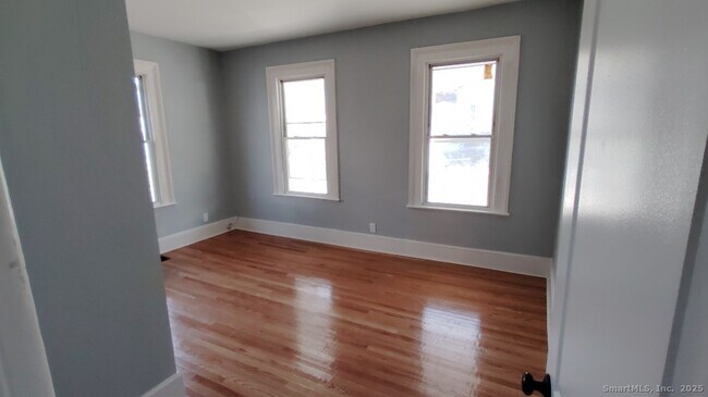 Building Photo - 112 Hobart St