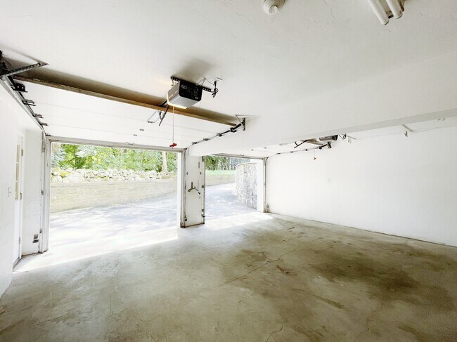 Building Photo - 24 Nugent Ln