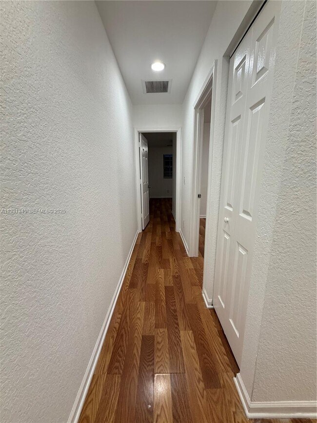 Building Photo - 1415 NW 34th Way