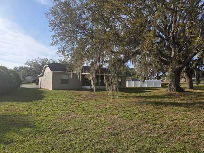 Building Photo - 3/2 on Large Lot Available Now