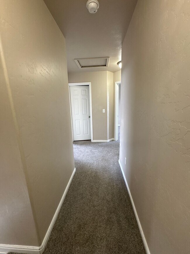Building Photo - 1562 W 300 S