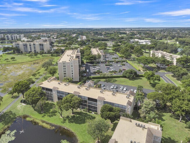 Building Photo - 7192 Huntington Ln