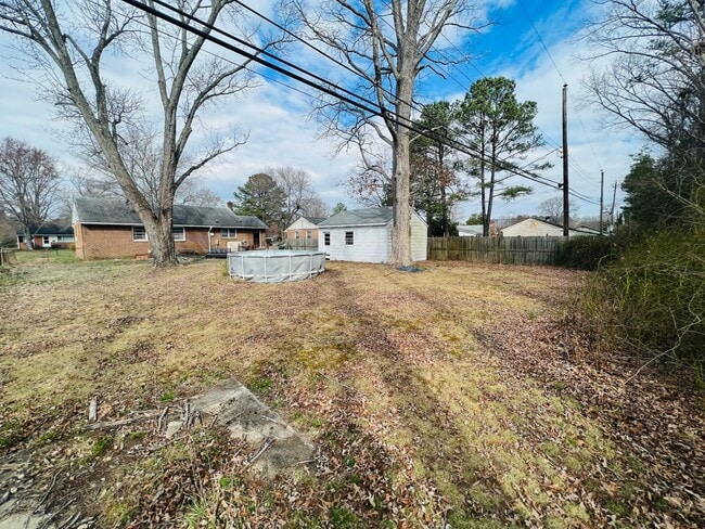 Building Photo - Adorable 3bdrm/1bth Brich Rancher Convenie...