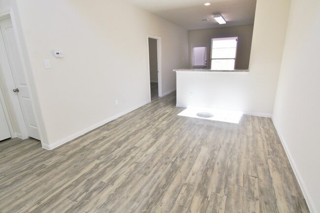 Building Photo - 6255 Brenwood Cir