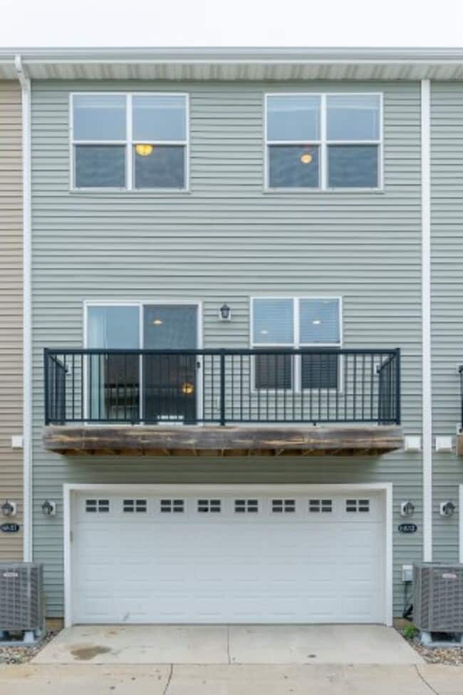 Building Photo - Huge, Open Floor Plan Townhome for RENT at Johnston Common Brownstones!