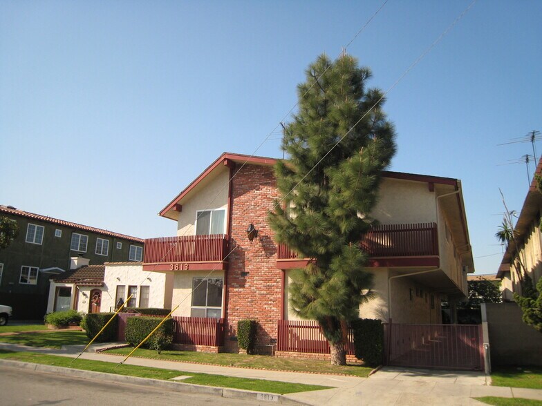 Building - 3813 Huron Ave