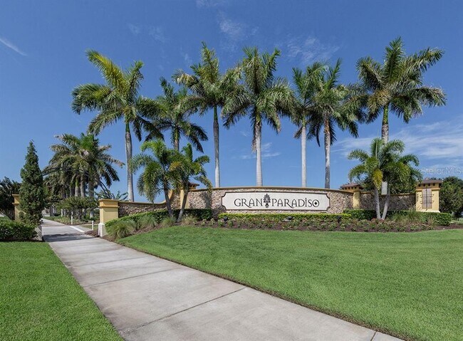 Building Photo - 10792 Tarflower Dr