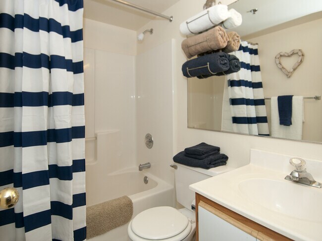 Interior Photo - Hickory Hills East