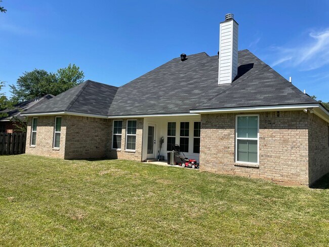 Building Photo - Gorgeous 2021 Home