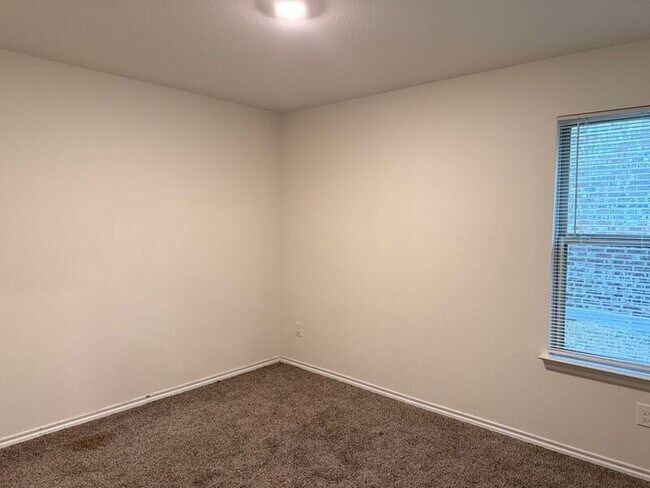 Building Photo - 3213 Perman Dr