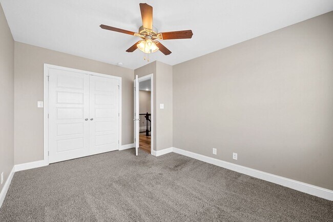 Building Photo - Pet Friendly Five Bedroom!