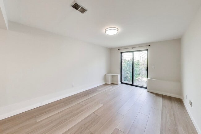 Building Photo - Beautiful Updated 3BD/2BA + Bonus Room Hom...