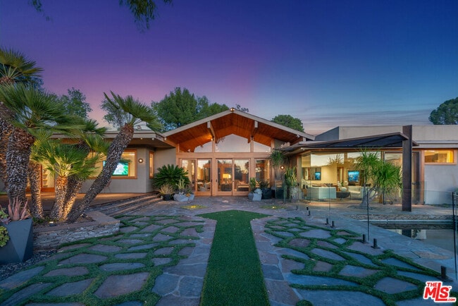 Building Photo - 4305 Clear Valley Dr