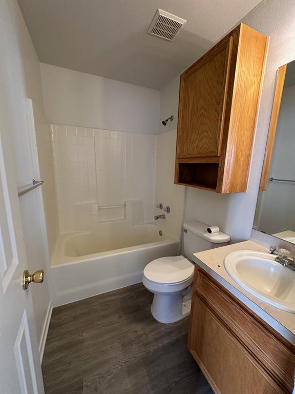 Building Photo - 717 Willowood