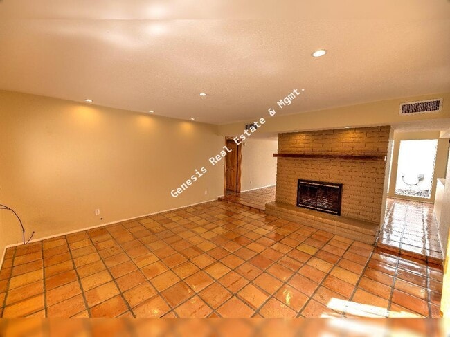 Building Photo - 4741 Calle Elegante