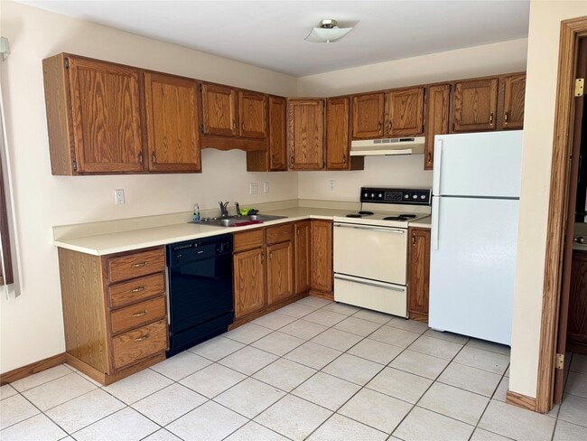 Building Photo - 4032 Canterbury Dr