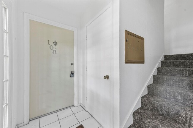 Building Photo - 4002 Ridglea Country Club Dr
