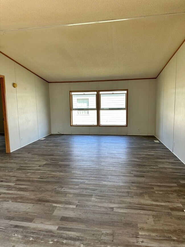 Building Photo - 119 Silver Maple Dr