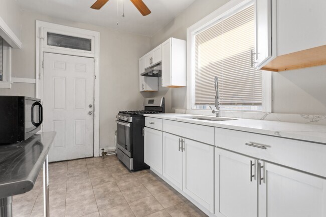 Building Photo - 7819 S Cornell Ave