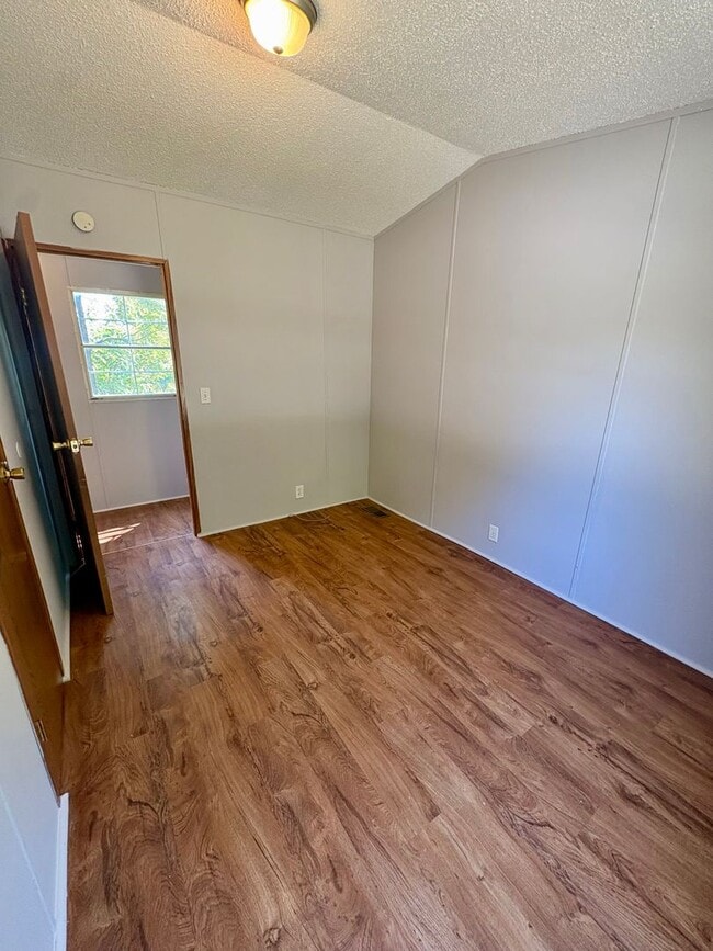 Building Photo - 1498 Siddens Rd