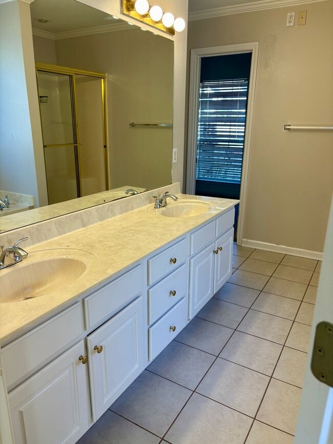 Building Photo - Beautiful Home in Desirable Cherry Creek | 3 Bed + Office | Fully Fenced Yard | Near Baker Elemen...